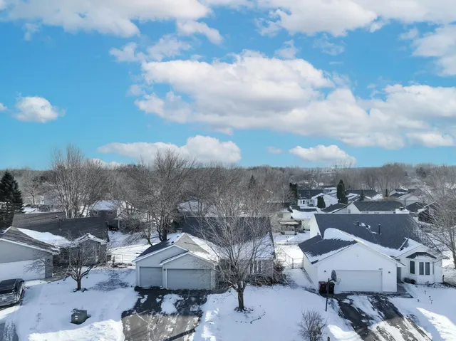 $395,000 | 4609 Heather Way North, Oakdale, MN 55128