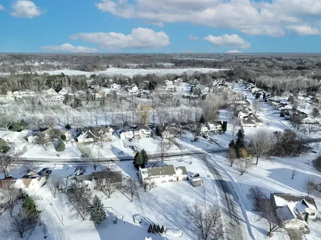 $395,000 | 4609 Heather Way North, Oakdale, MN 55128