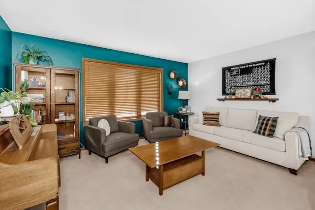 $395,000 | 4609 Heather Way North, Oakdale, MN 55128