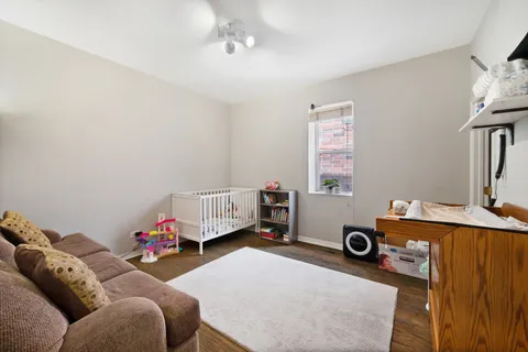 $4,900 | 1923 West Erie Street, Chicago, IL 60622