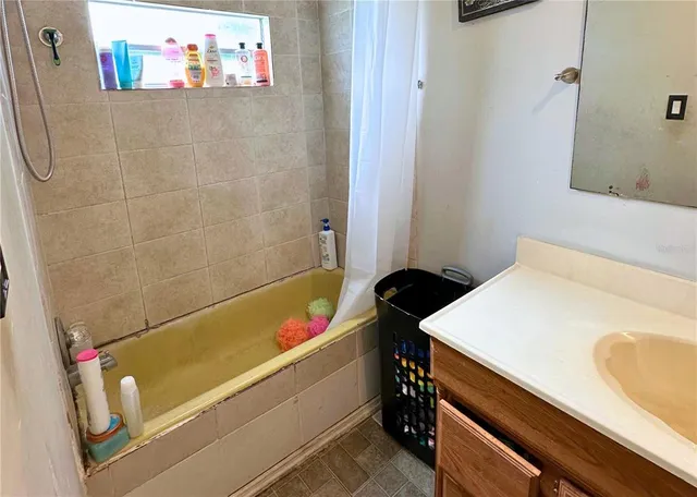 a bathroom with a white bath tub
