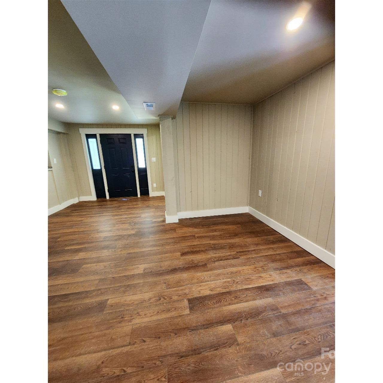 283 Robin Drive Marion, NC 28752 - Photo 3 of 30 a view of hallway with a large window