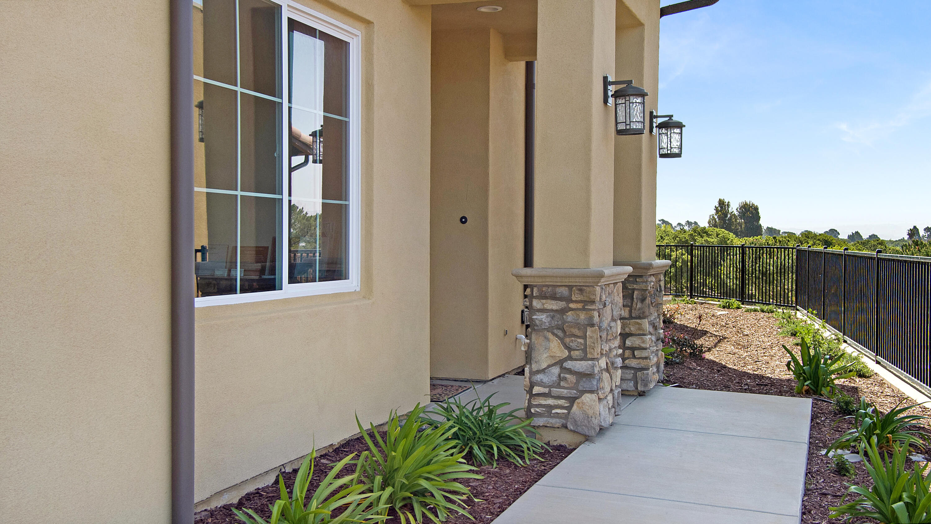 280 Oak Hill Drive Lompoc, CA 93436 - Photo 4 of 31 a balcony with a potted plant on it