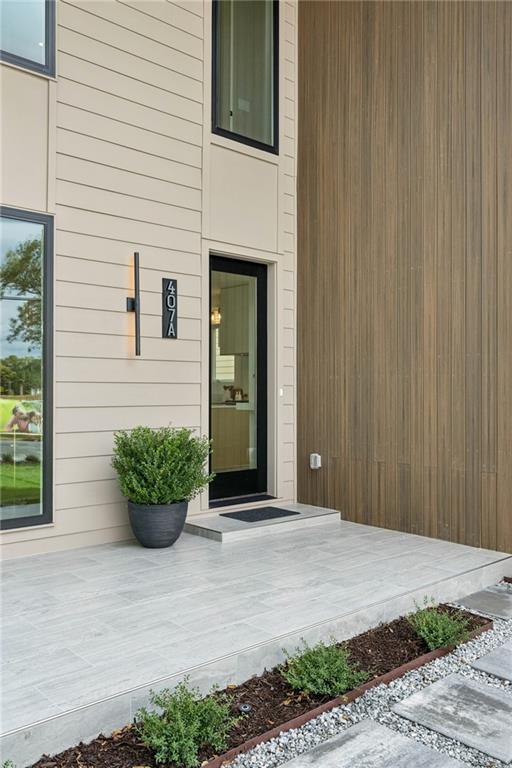 407 Linden Avenue Northeast, Unit A Atlanta, GA 30308 - Photo 4 of 65 a view of a entryway