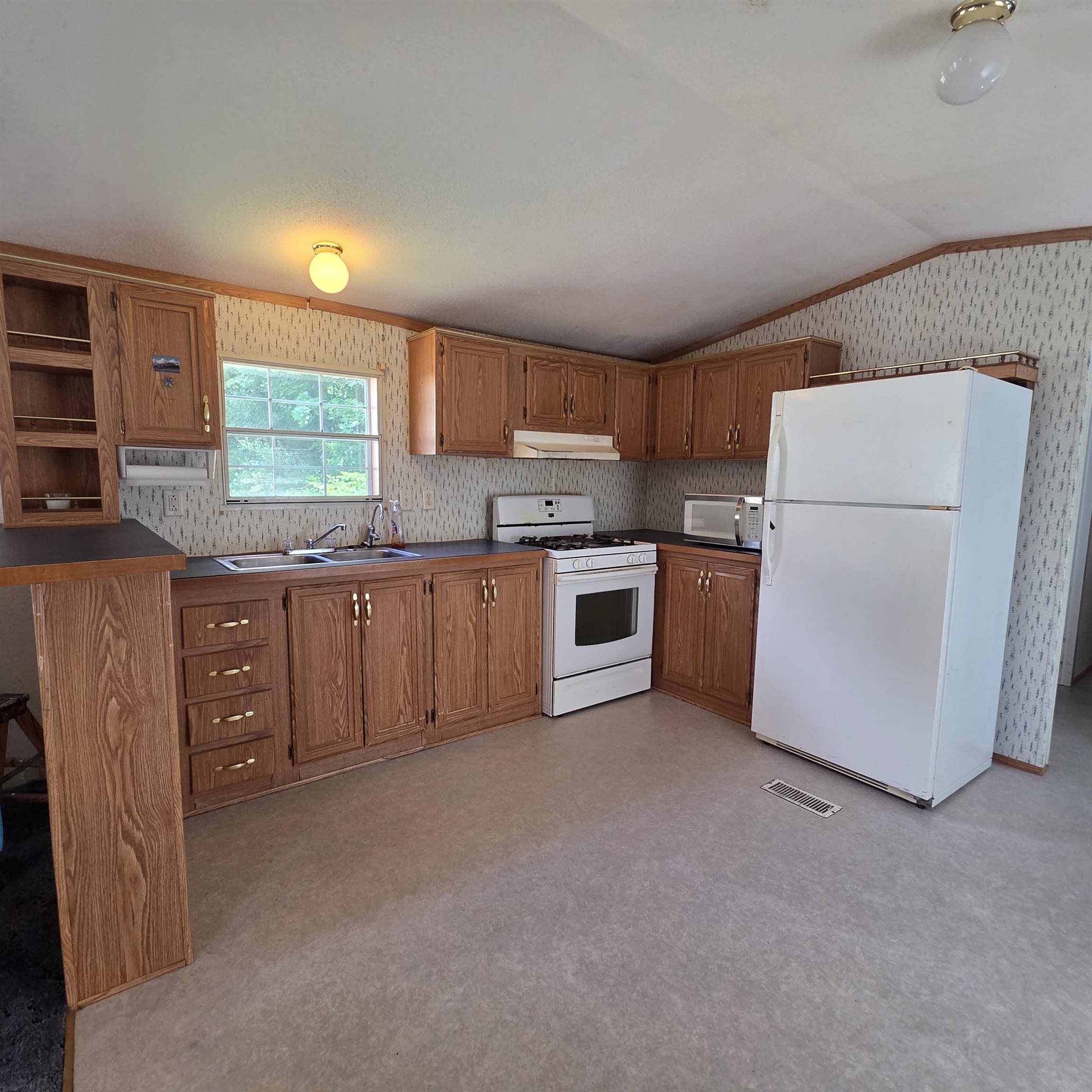 20 Jaffrey Road, Unit 14 Fitzwilliam, NH 03447 - Photo 2 of 22