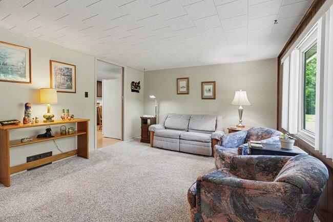 5133 Park Road Ann Arbor, MI 48103 - Photo 3 of 16 003_file_6006