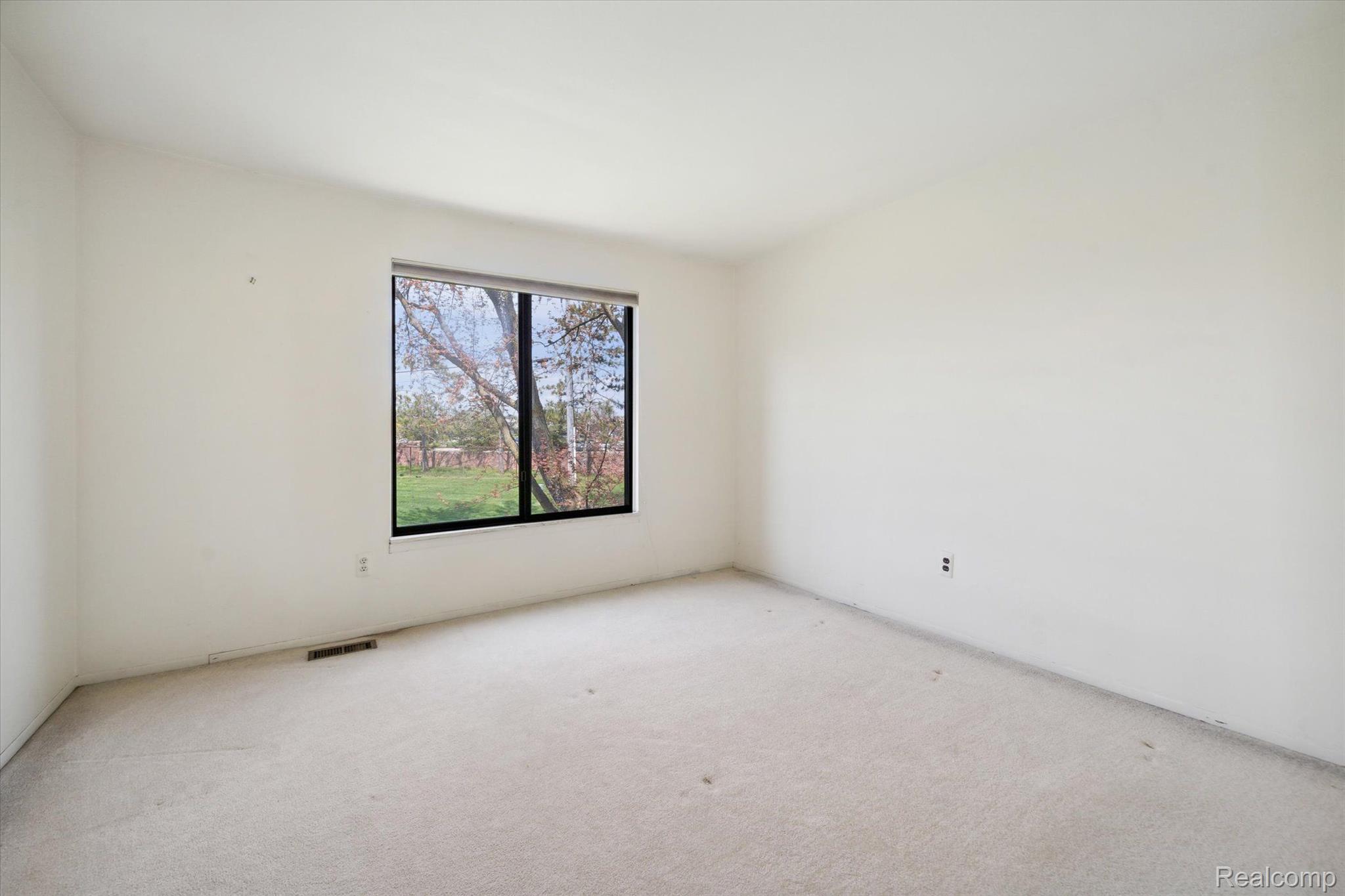 1104 Willow Grove Court Rochester, MI 48307 - Photo 22 of 38 Gallery Image 22