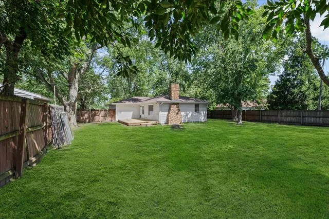 a view of a house with a backyard