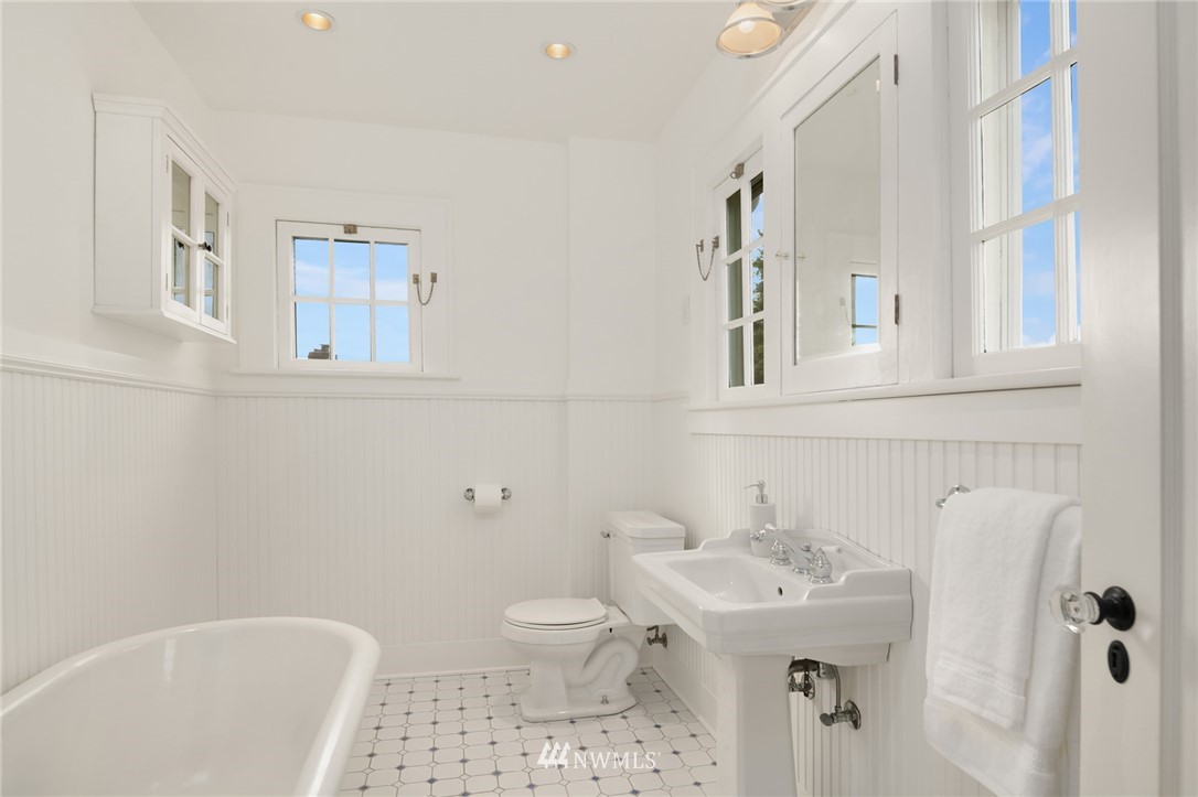 1722 North 46th Street Seattle, WA 98103 - Photo 23 of 38 Gallery Image 23