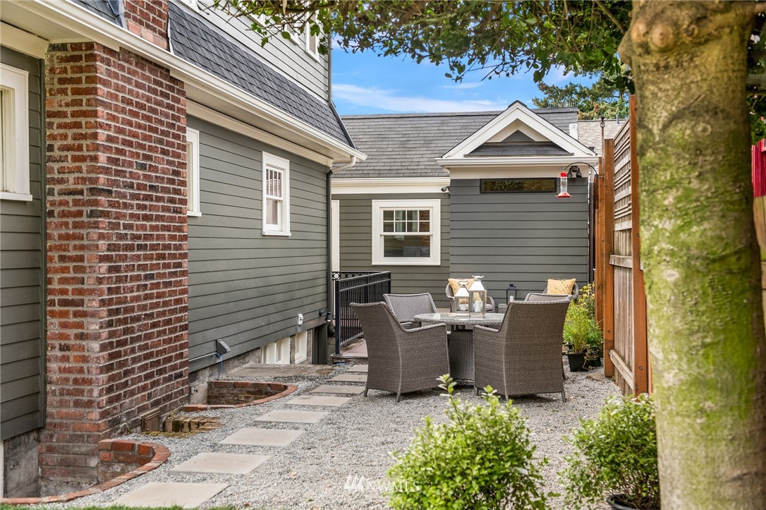 1722 North 46th Street Seattle, WA 98103 - Photo 32 of 38 Gallery Image 32