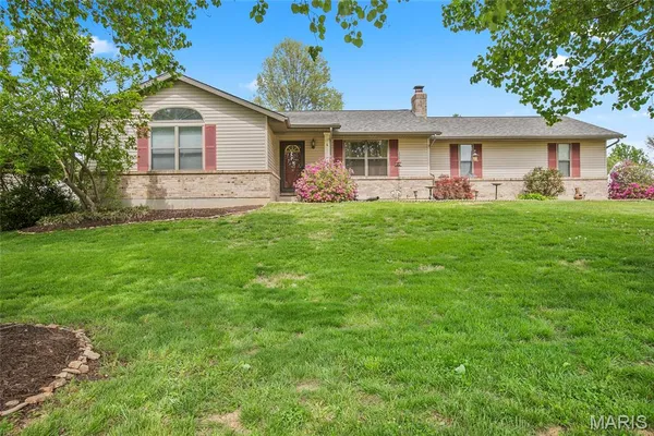 $324,000 | 4 Arlington Oaks Drive, Cedar Hill, MO 63016