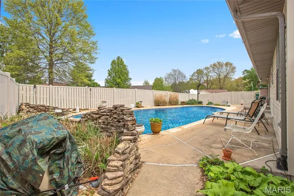 $324,000 | 4 Arlington Oaks Drive, Cedar Hill, MO 63016