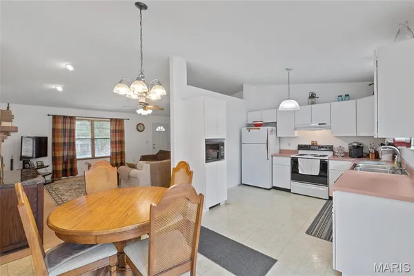 $324,000 | 4 Arlington Oaks Drive, Cedar Hill, MO 63016