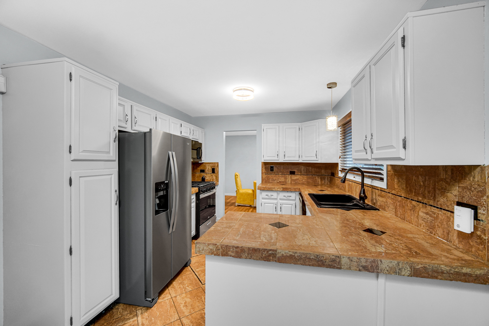 40 Huntingwood Road Matteson, IL 60443 - Photo 11 of 27 a kitchen with stainless steel appliances granite countertop a refrigerator a stove and a sink