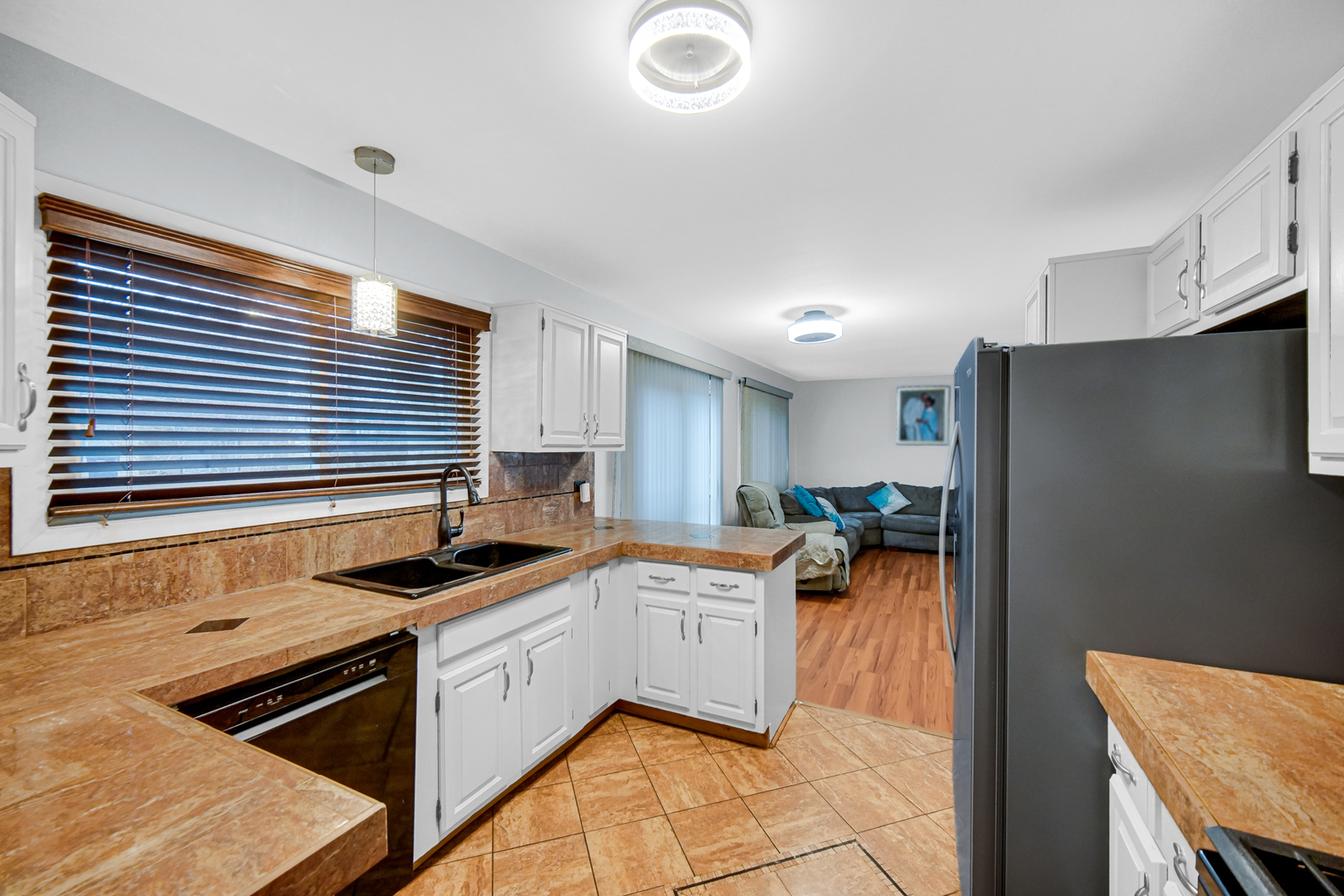 40 Huntingwood Road Matteson, IL 60443 - Photo 12 of 27 a kitchen with stainless steel appliances granite countertop a sink stove and refrigerator