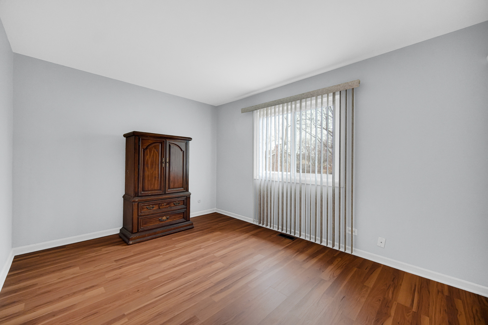 40 Huntingwood Road Matteson, IL 60443 - Photo 15 of 27 a view of empty room with wooden floor and fan
