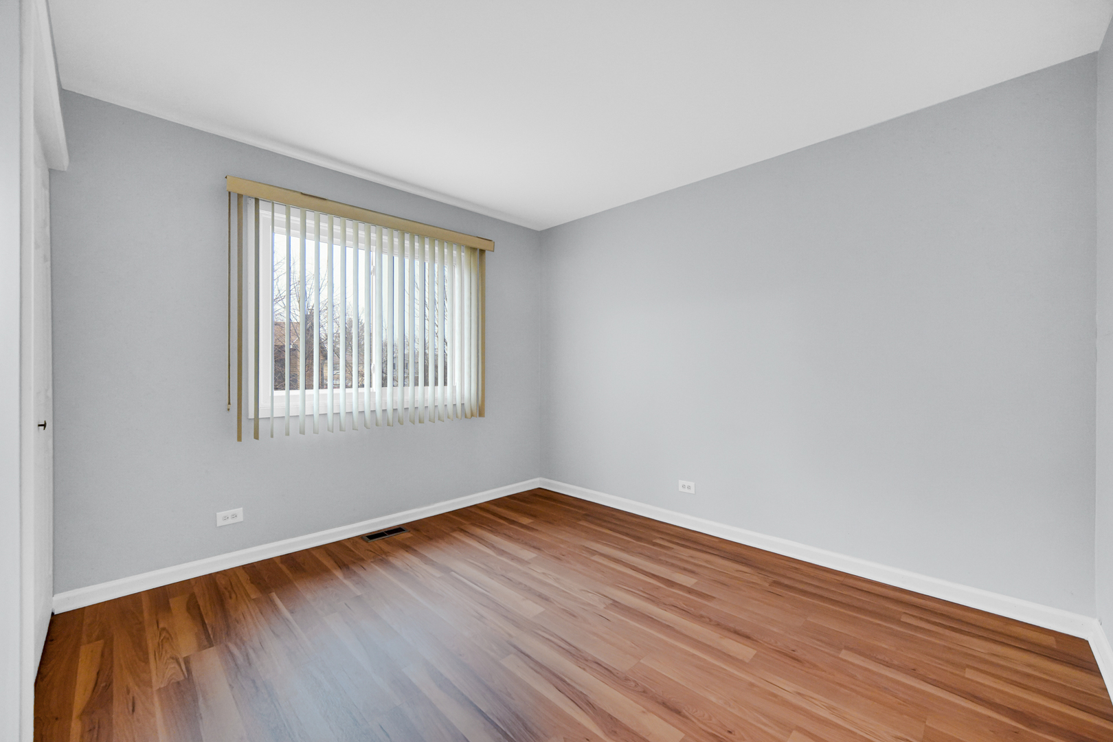 40 Huntingwood Road Matteson, IL 60443 - Photo 17 of 27 a view of an empty room with wooden floor and a window