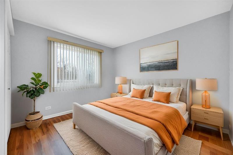 40 Huntingwood Road Matteson, IL 60443 - Photo 18 of 27 a bedroom with a bed and a potted plant