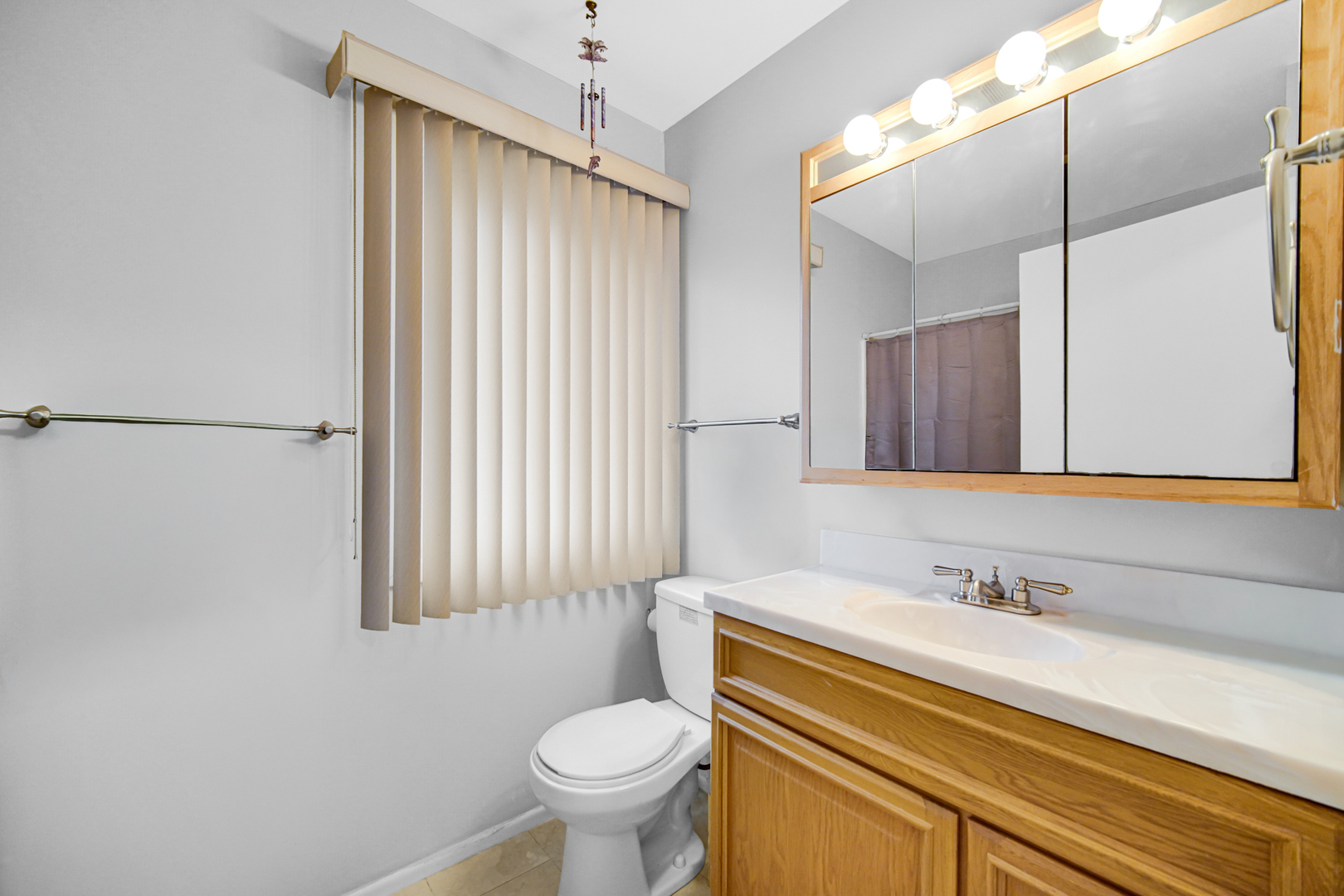40 Huntingwood Road Matteson, IL 60443 - Photo 19 of 27 a bathroom with a sink a toilet a mirror and shower