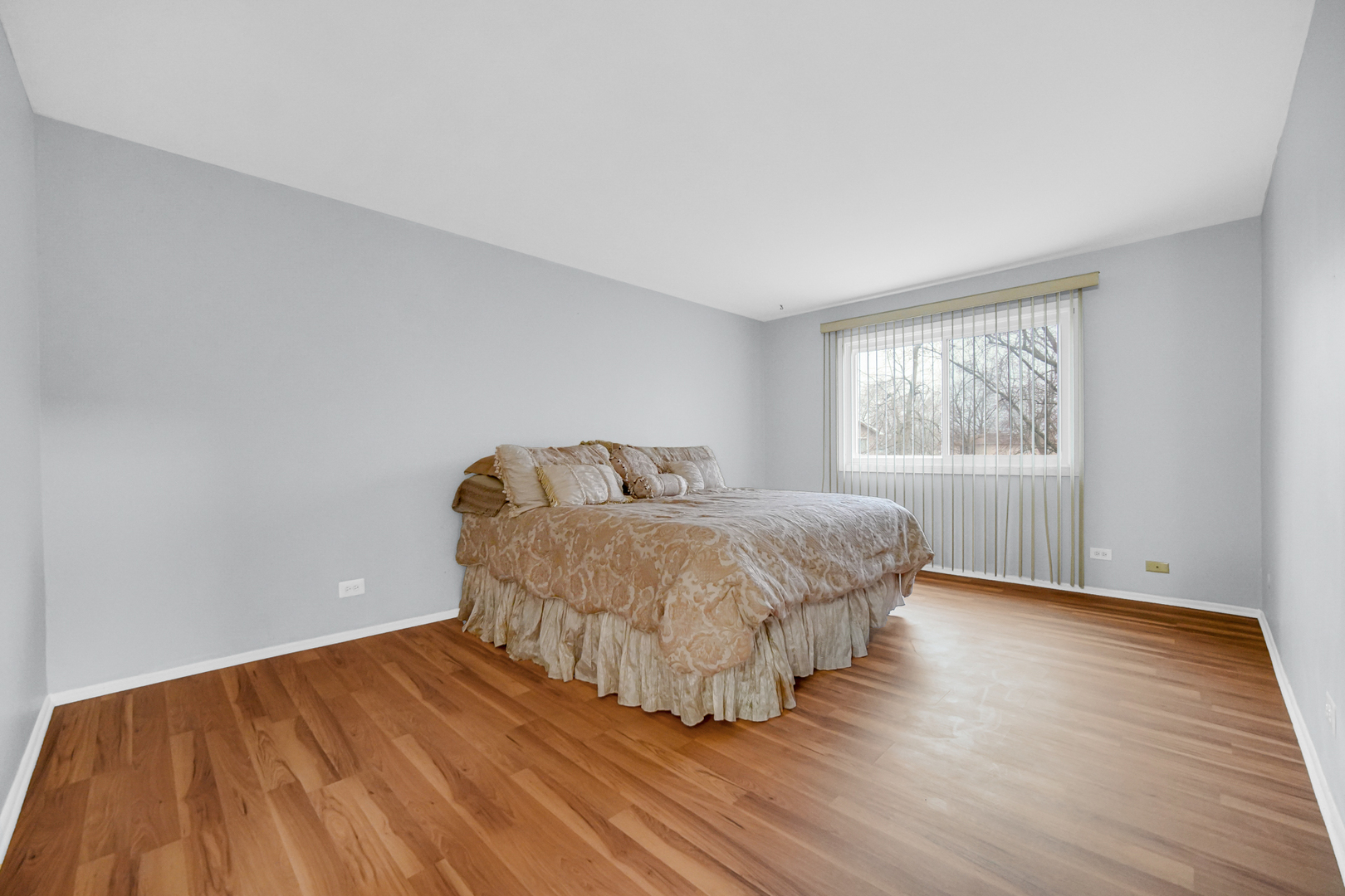 40 Huntingwood Road Matteson, IL 60443 - Photo 20 of 27 a bedroom with a bed and wooden floor