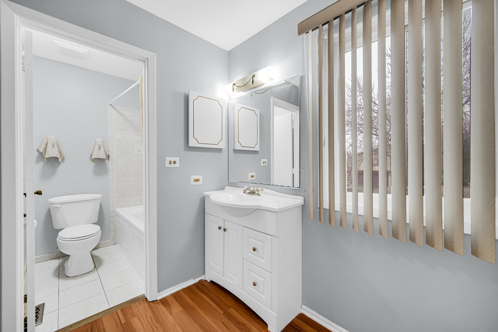 40 Huntingwood Road Matteson, IL 60443 - Photo 22 of 27 a bathroom with a sink a toilet and shower