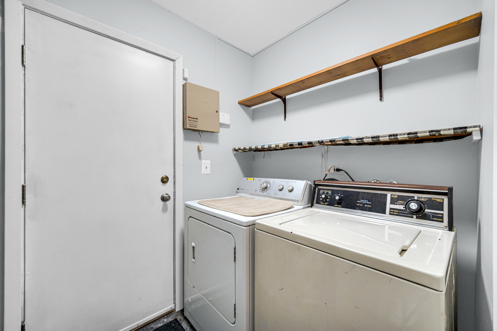 40 Huntingwood Road Matteson, IL 60443 - Photo 25 of 27 a utility room with dryer and washer