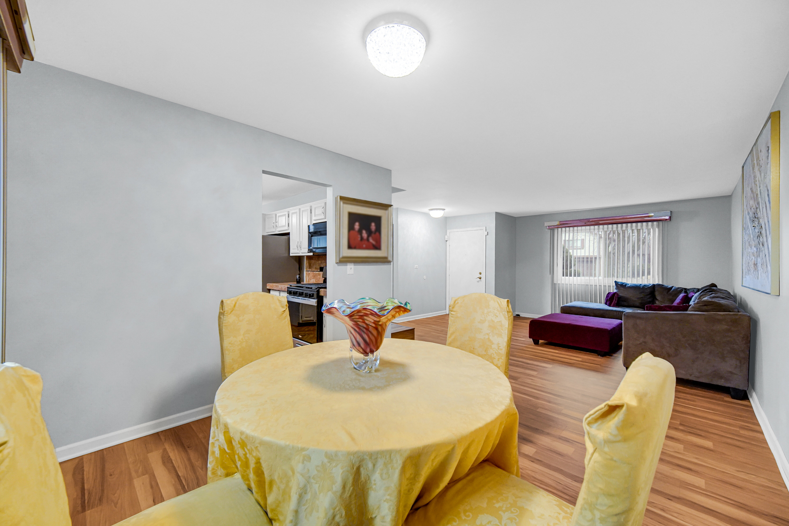 40 Huntingwood Road Matteson, IL 60443 - Photo 10 of 27 a living room with furniture and wooden floor