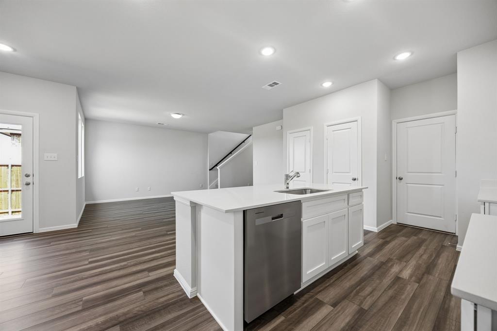 417 Magellan Road Seagoville, TX 75159 - Photo 5 of 37