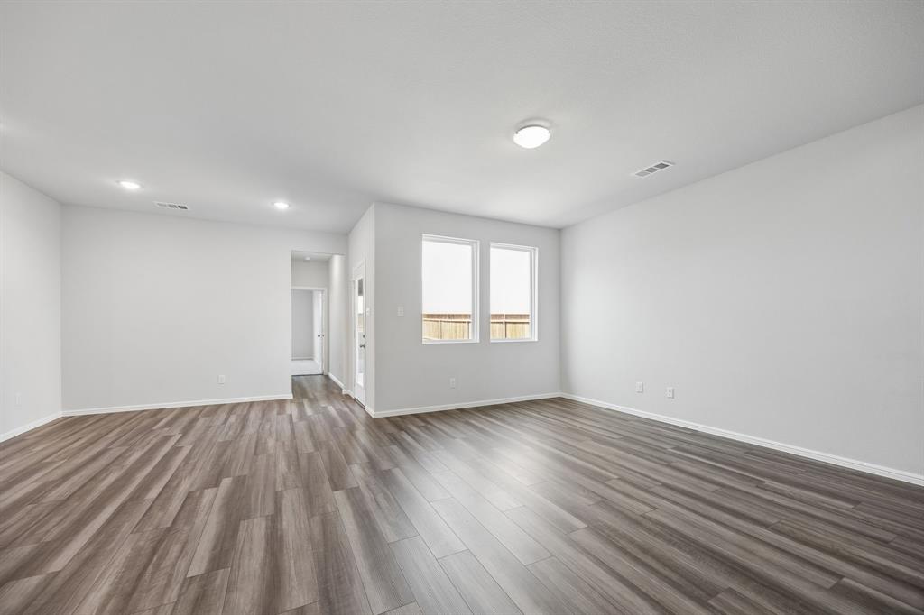 417 Magellan Road Seagoville, TX 75159 - Photo 8 of 37