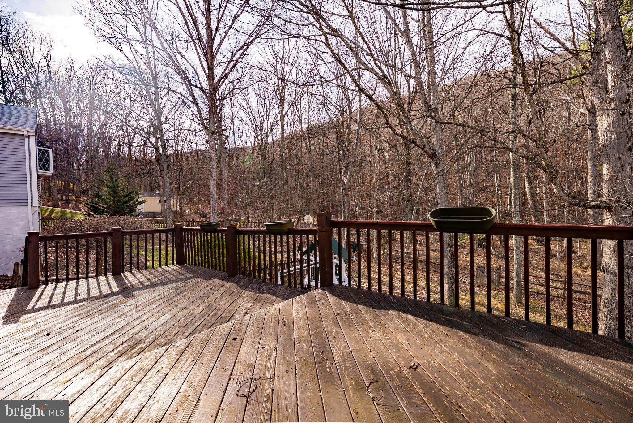 15117 Trail Ridge Road Southwest Cumberland, MD 21502 - Photo 9 of 43 a balcony with wooden floor and fence
