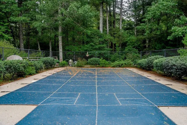 a view of a tennis court