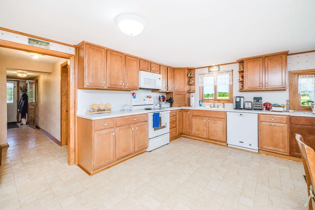 706 Gifford Road Westport, MA 02790 - Photo 22 of 38