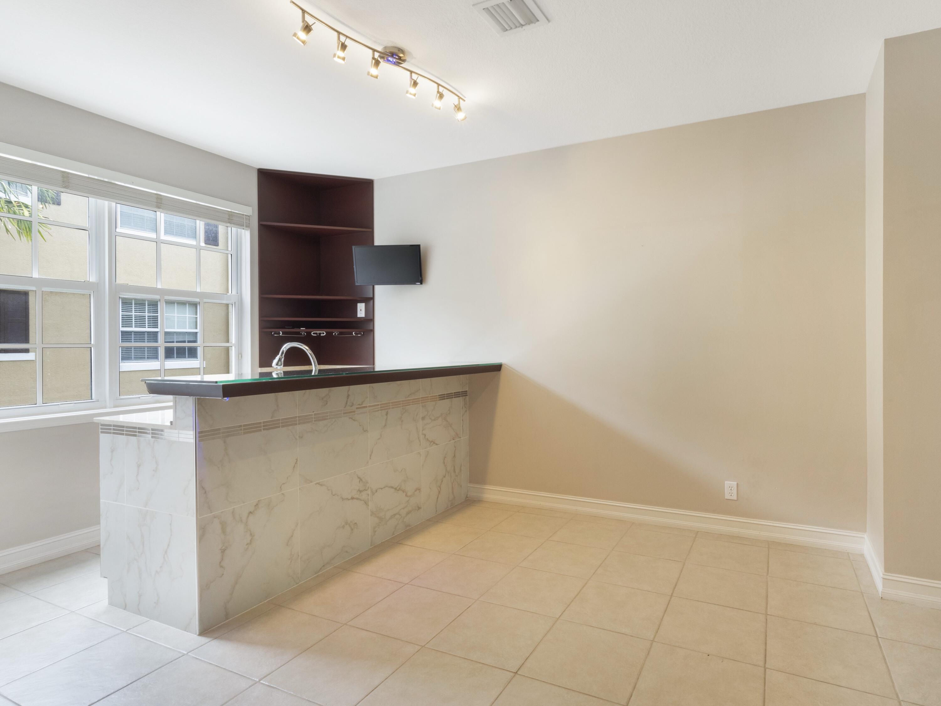 110 West Coda Circle, Unit 110 Delray Beach, FL 33444 - Photo 19 of 42 a view of kitchen and microwave