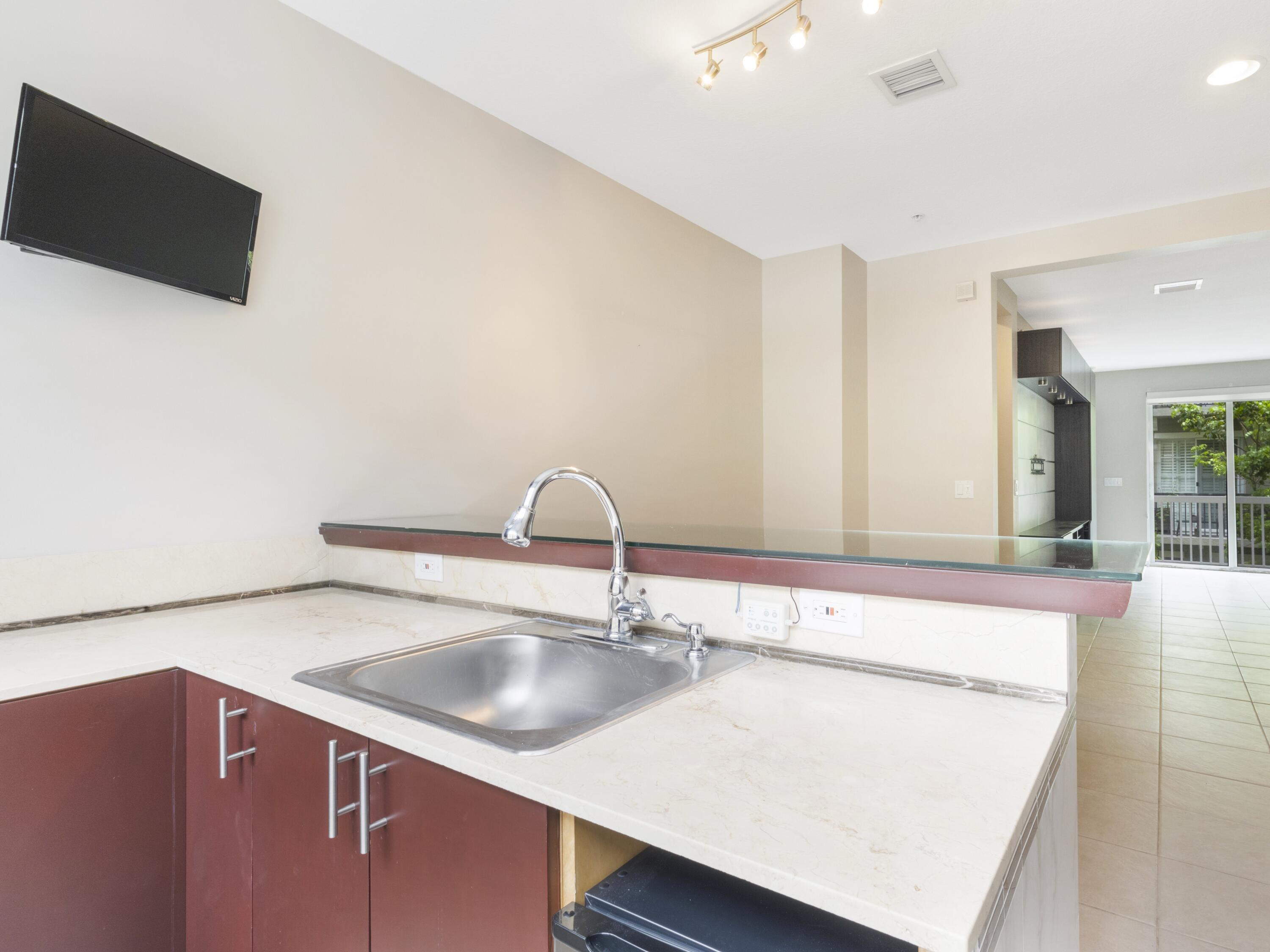 110 West Coda Circle, Unit 110 Delray Beach, FL 33444 - Photo 20 of 42 a kitchen with a sink and a microwave
