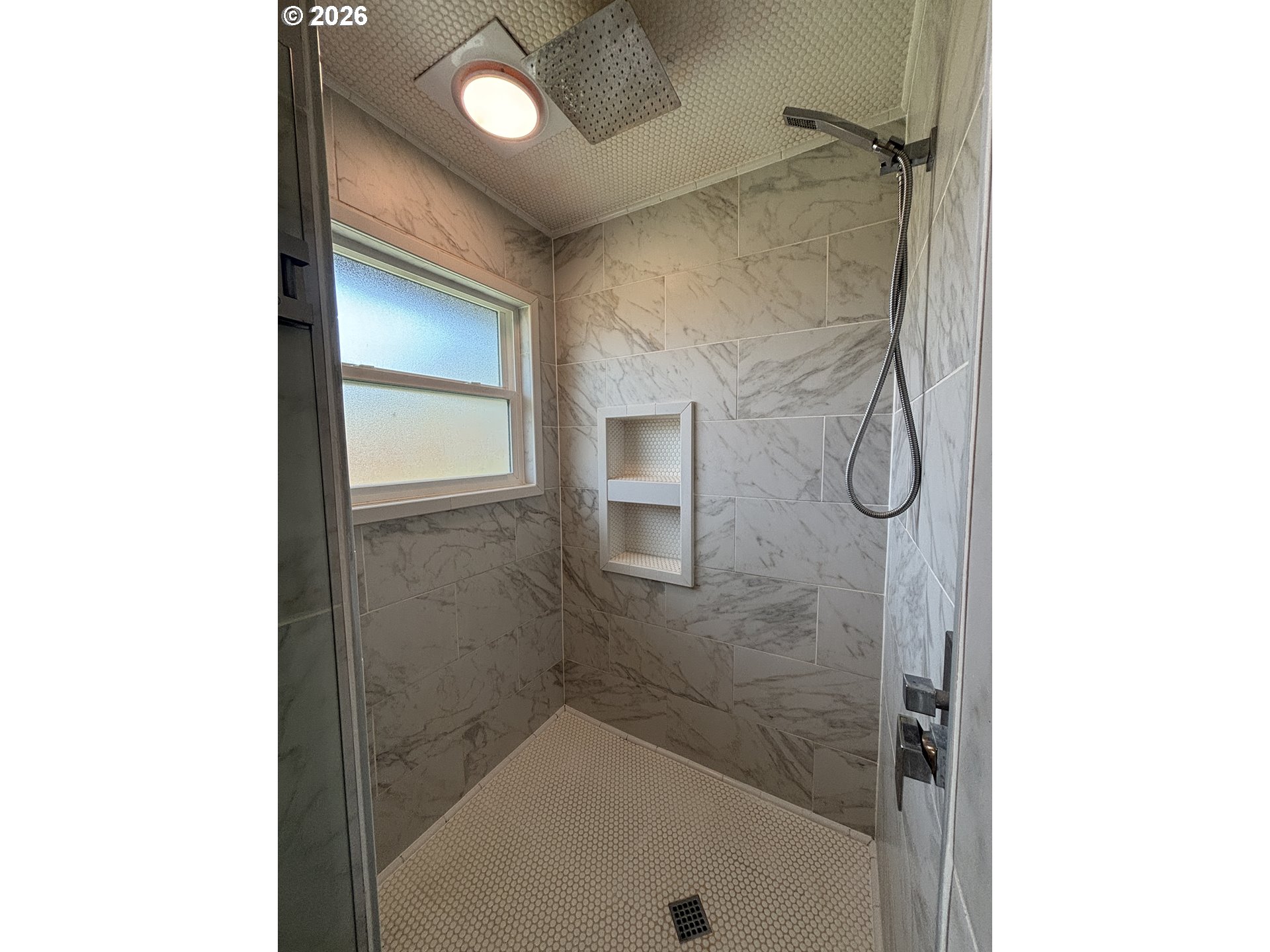 924 Southwest 33rd Street Pendleton, OR 97801 - Photo 10 of 27 a bathroom with a shower