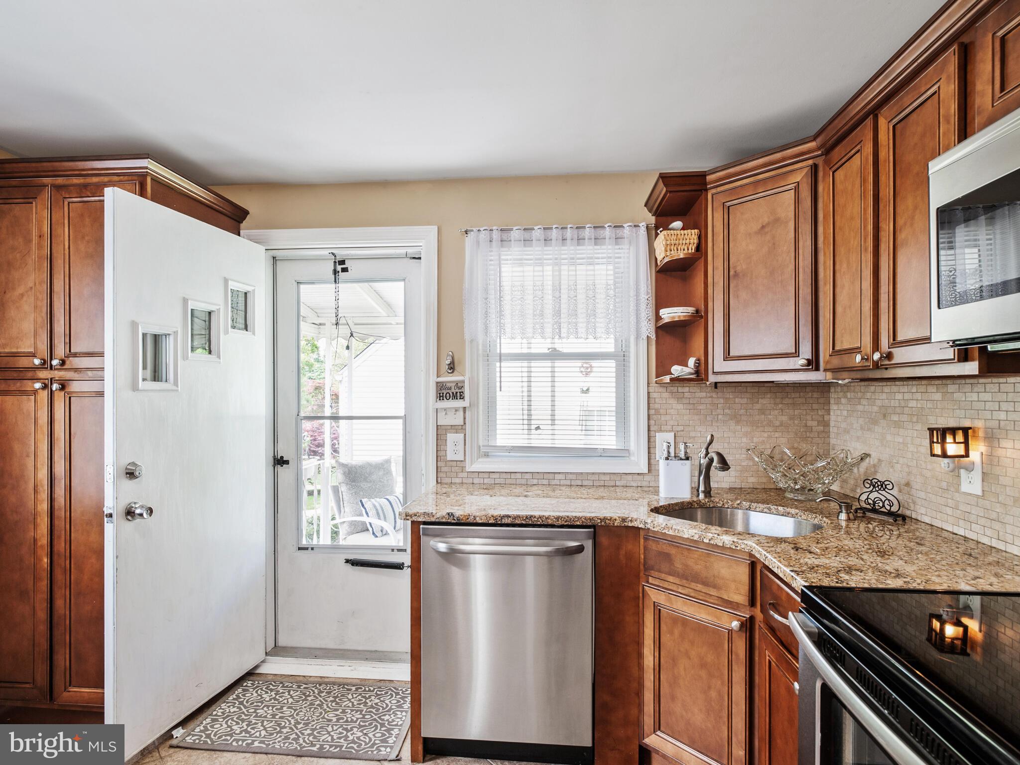 22 Gedney Road Lawrence Township, NJ 08648 - Photo 14 of 28 Sunny kitchen