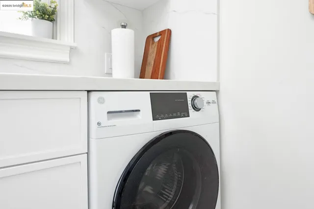 a close up view of washer and dryer