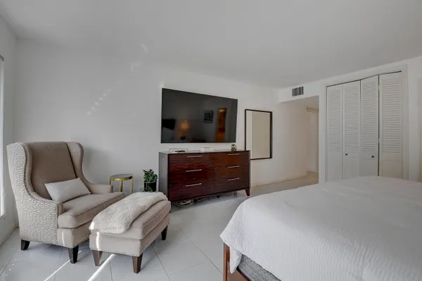 $7,000 | 2066 North Ocean Boulevard, Unit 2NW, Boca Raton, FL 33431