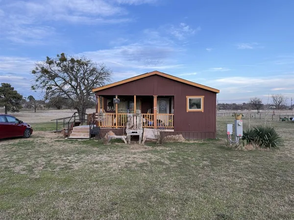 $219,900 | 208 Farmhouse Road, Springtown, TX 76082