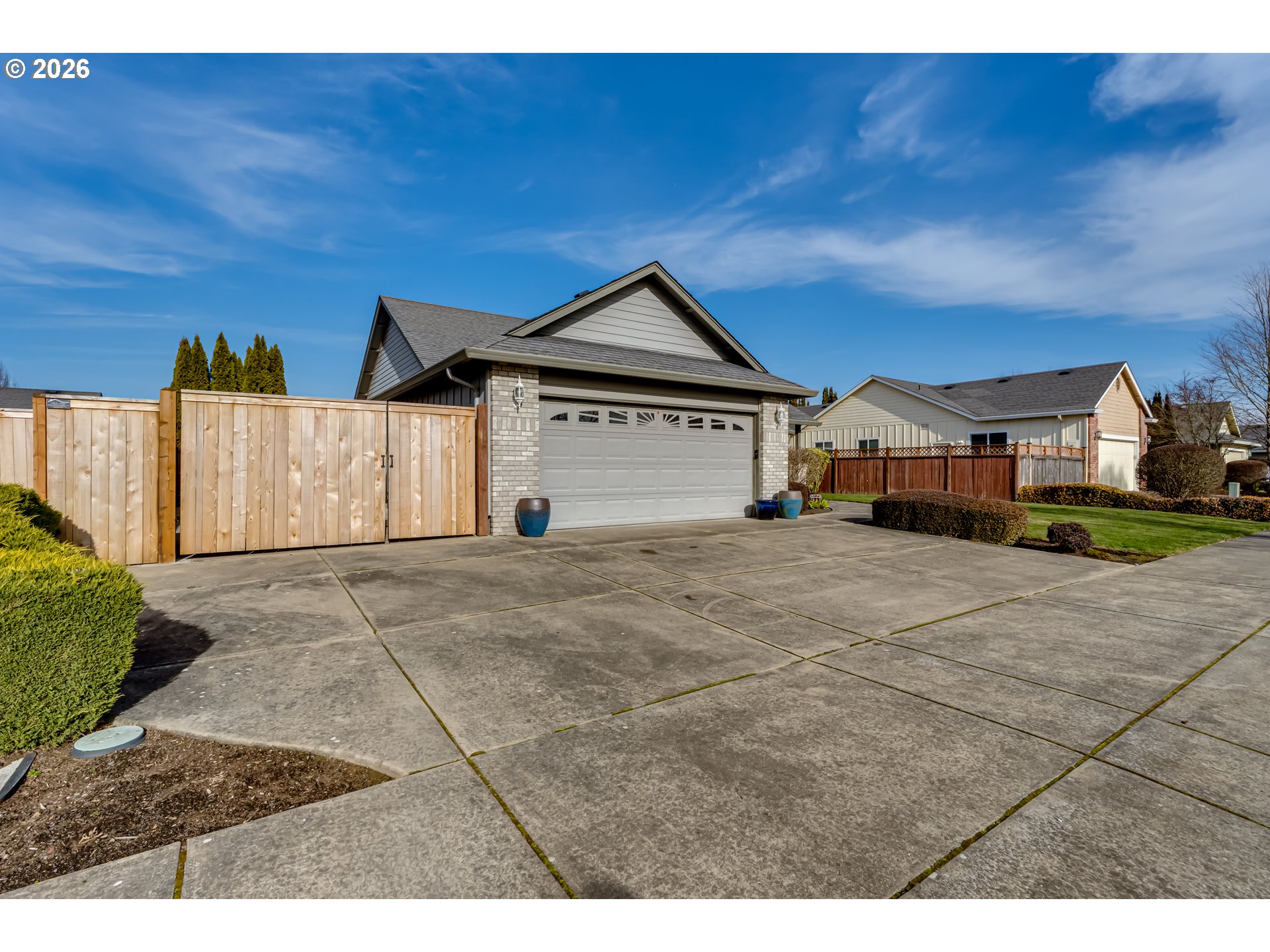5985 Firestone Drive Eugene, OR 97402 - Photo 3 of 20 Driveway