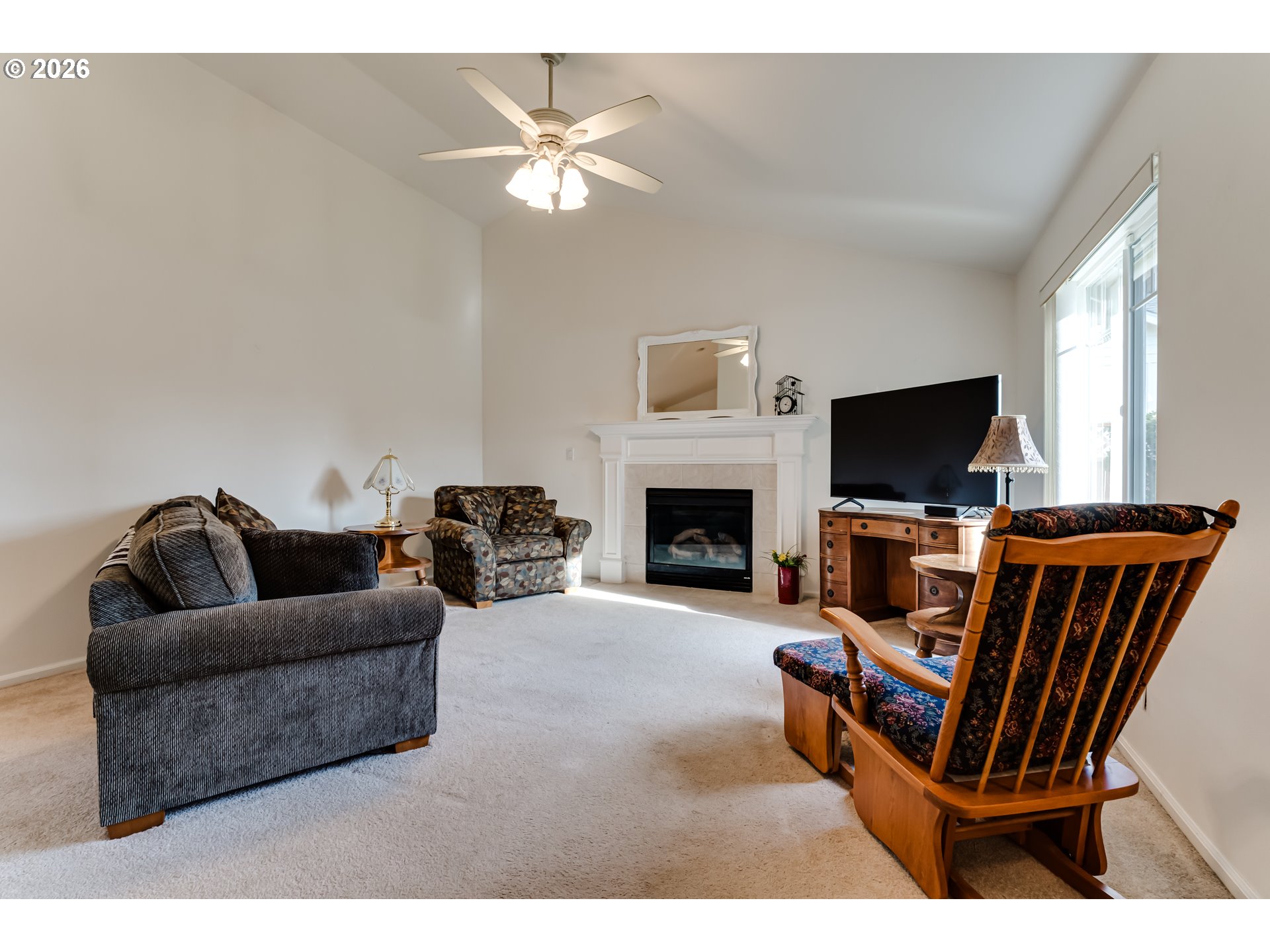 5985 Firestone Drive Eugene, OR 97402 - Photo 6 of 20 Living Room