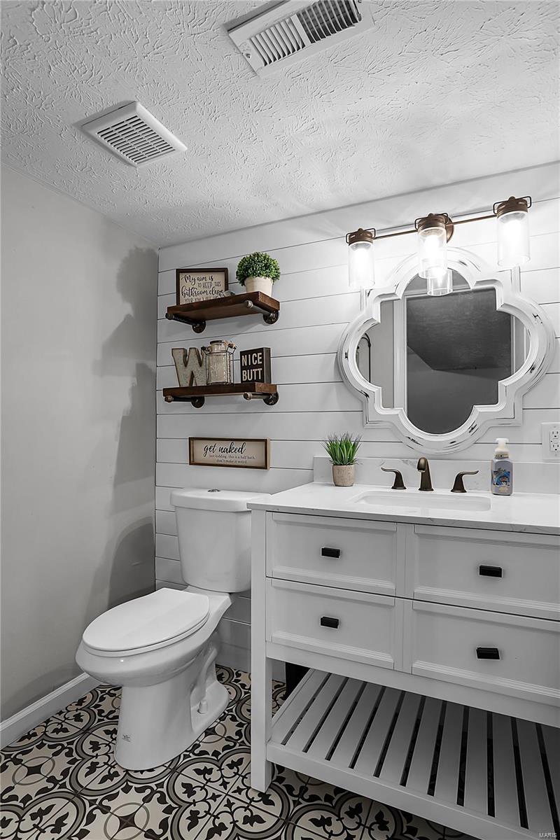 941 Long Branch Road Troy, IL 62294 - Photo 19 of 37 Gallery Image 19