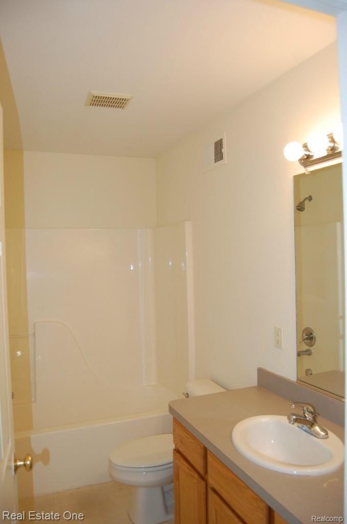 2411 Pleasant Ridge Howell, MI 48843 - Photo 20 of 32 2411 Pleasant Ridge 005.jpg