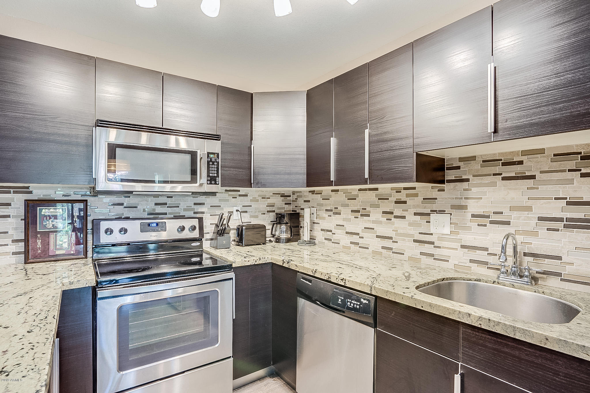 5525 East Thomas Road, Unit L6 Phoenix, AZ 85018 - Photo 11 of 26 Updated Cabinetry