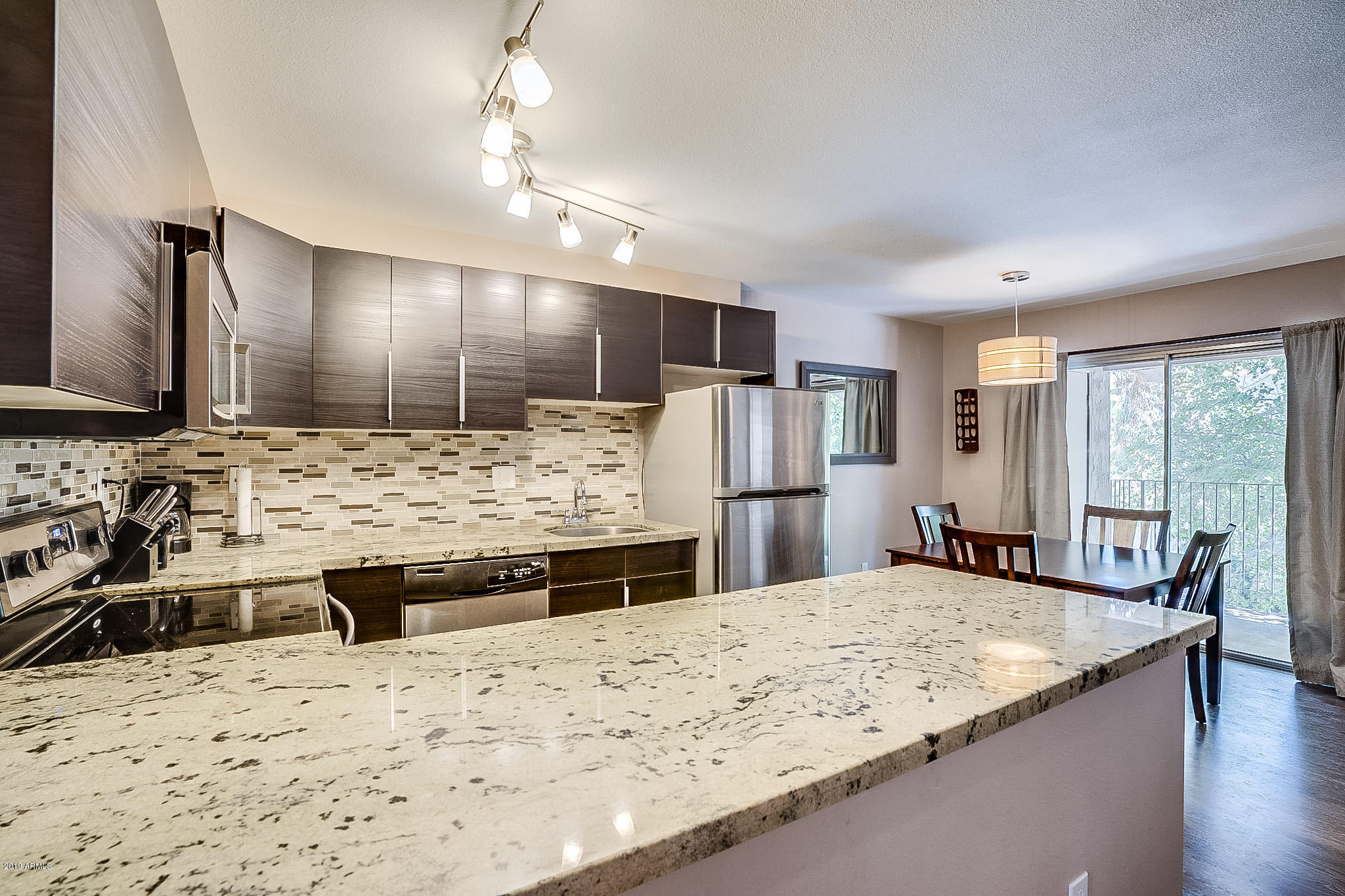 5525 East Thomas Road, Unit L6 Phoenix, AZ 85018 - Photo 14 of 26 Kitchen