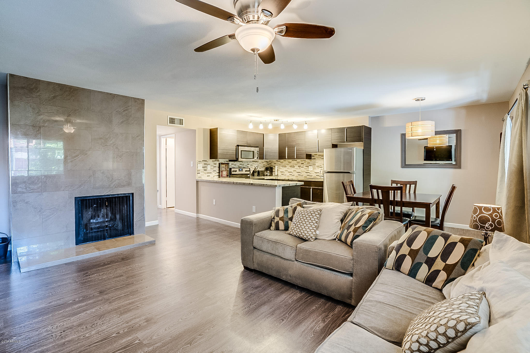 5525 East Thomas Road, Unit L6 Phoenix, AZ 85018 - Photo 4 of 26 Fireplace