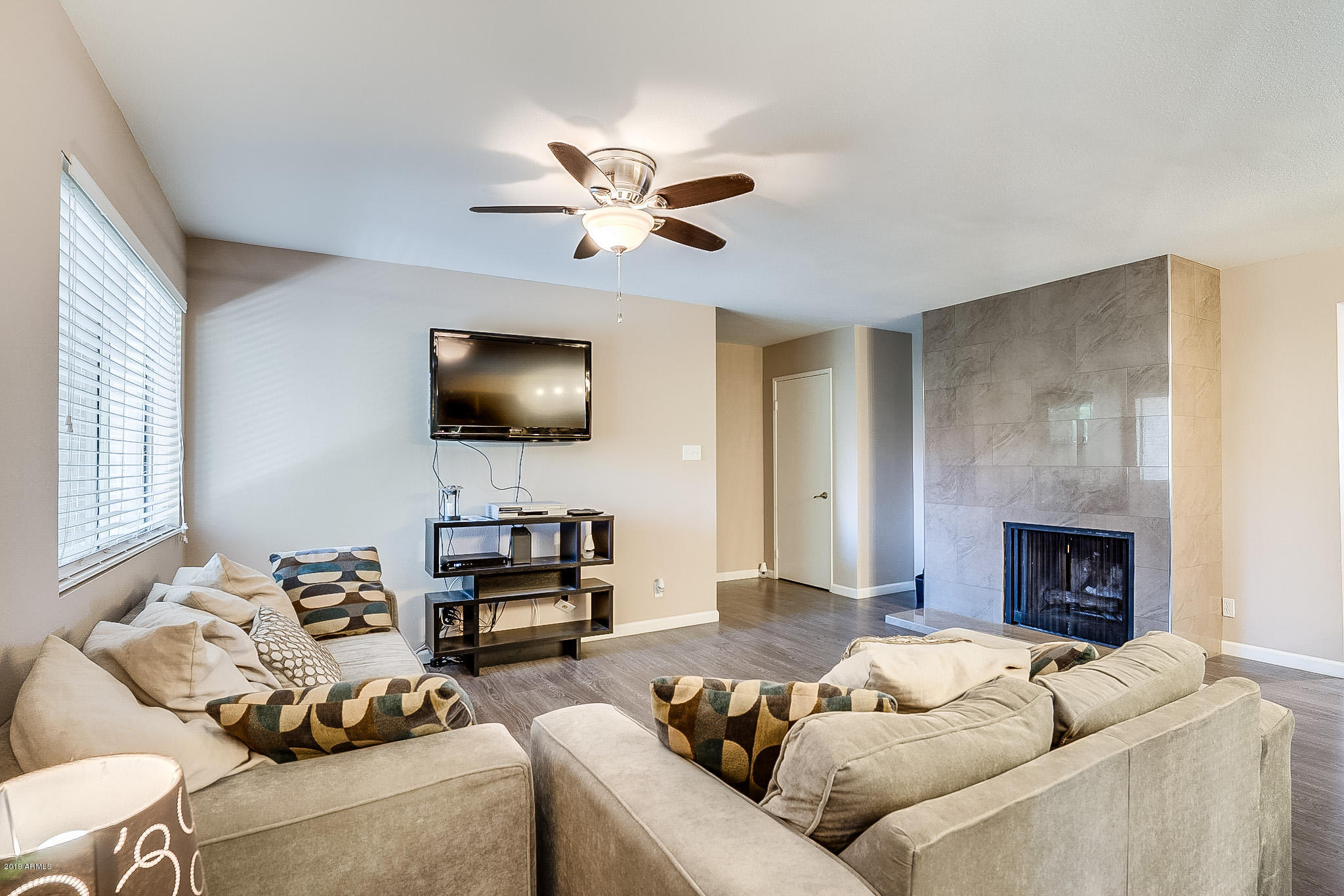 5525 East Thomas Road, Unit L6 Phoenix, AZ 85018 - Photo 6 of 26 Greatroom