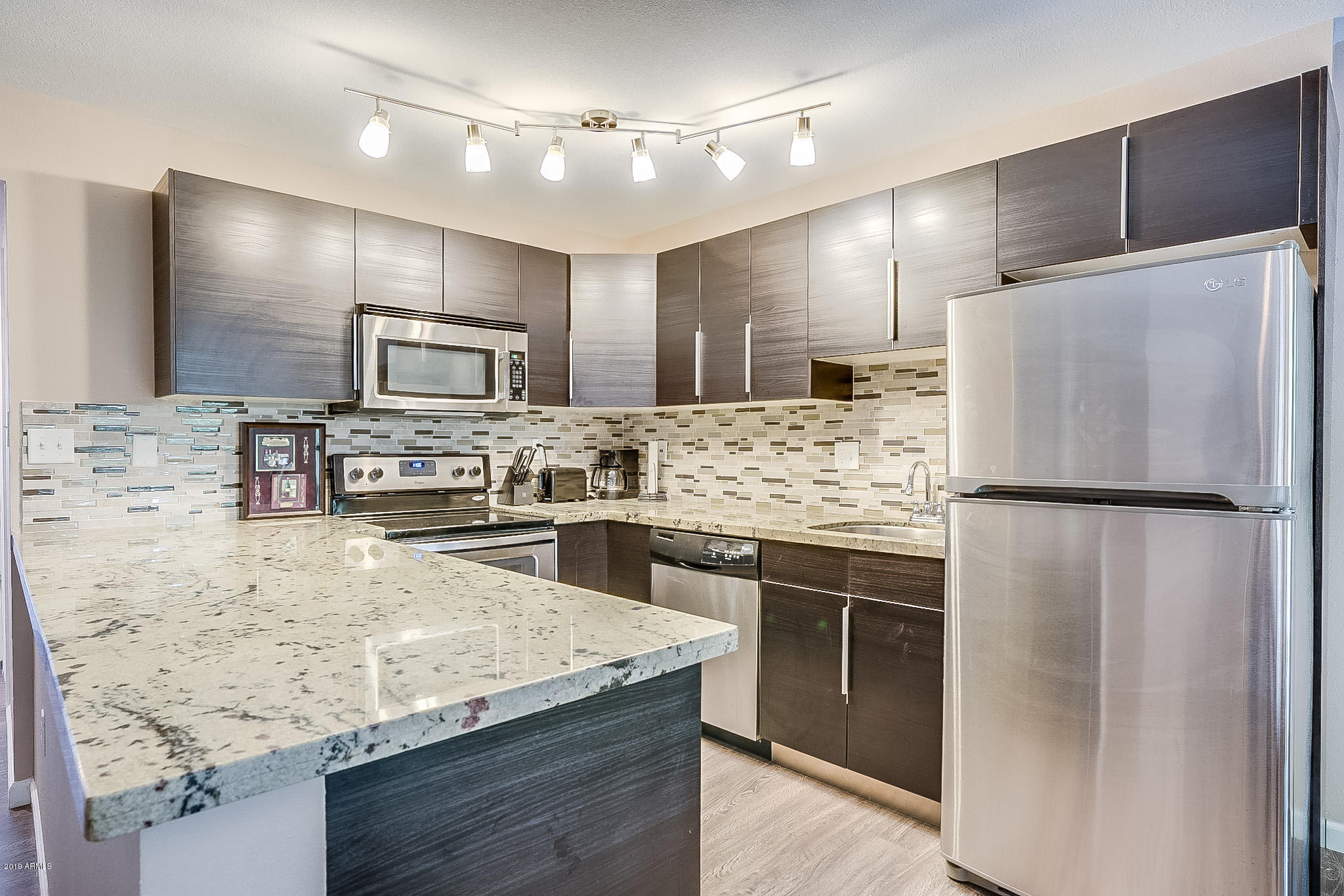 5525 East Thomas Road, Unit L6 Phoenix, AZ 85018 - Photo 10 of 26 Granite Counters