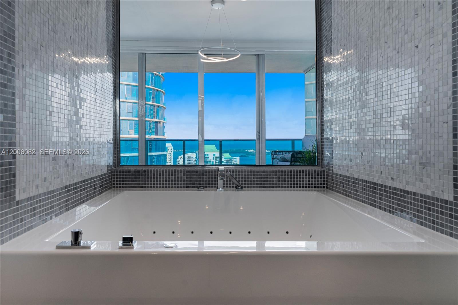 200 Biscayne Blvd Way, Unit 5001 Miami, FL 33131 - Photo 26 of 53 a view of bathroom with bathtub and window