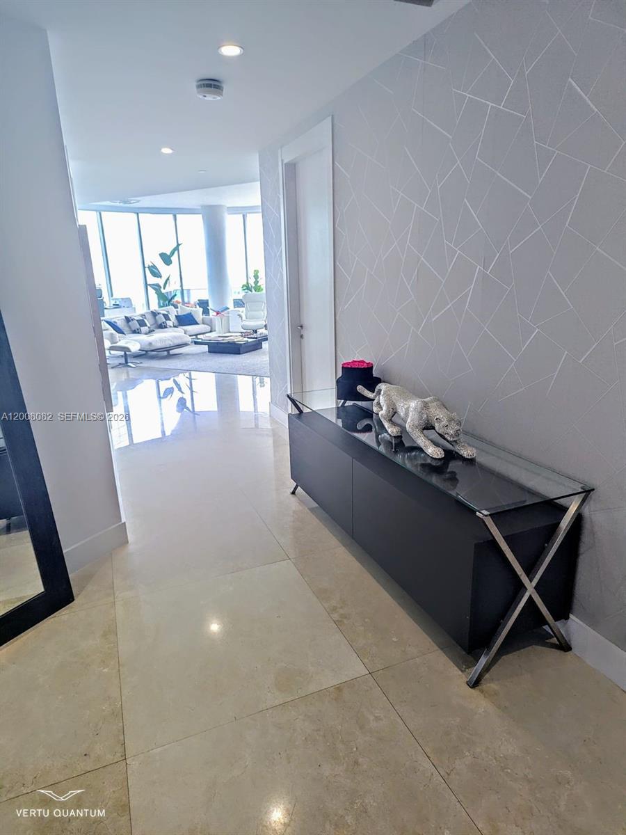 200 Biscayne Blvd Way, Unit 5001 Miami, FL 33131 - Photo 34 of 53 a living room with kitchen